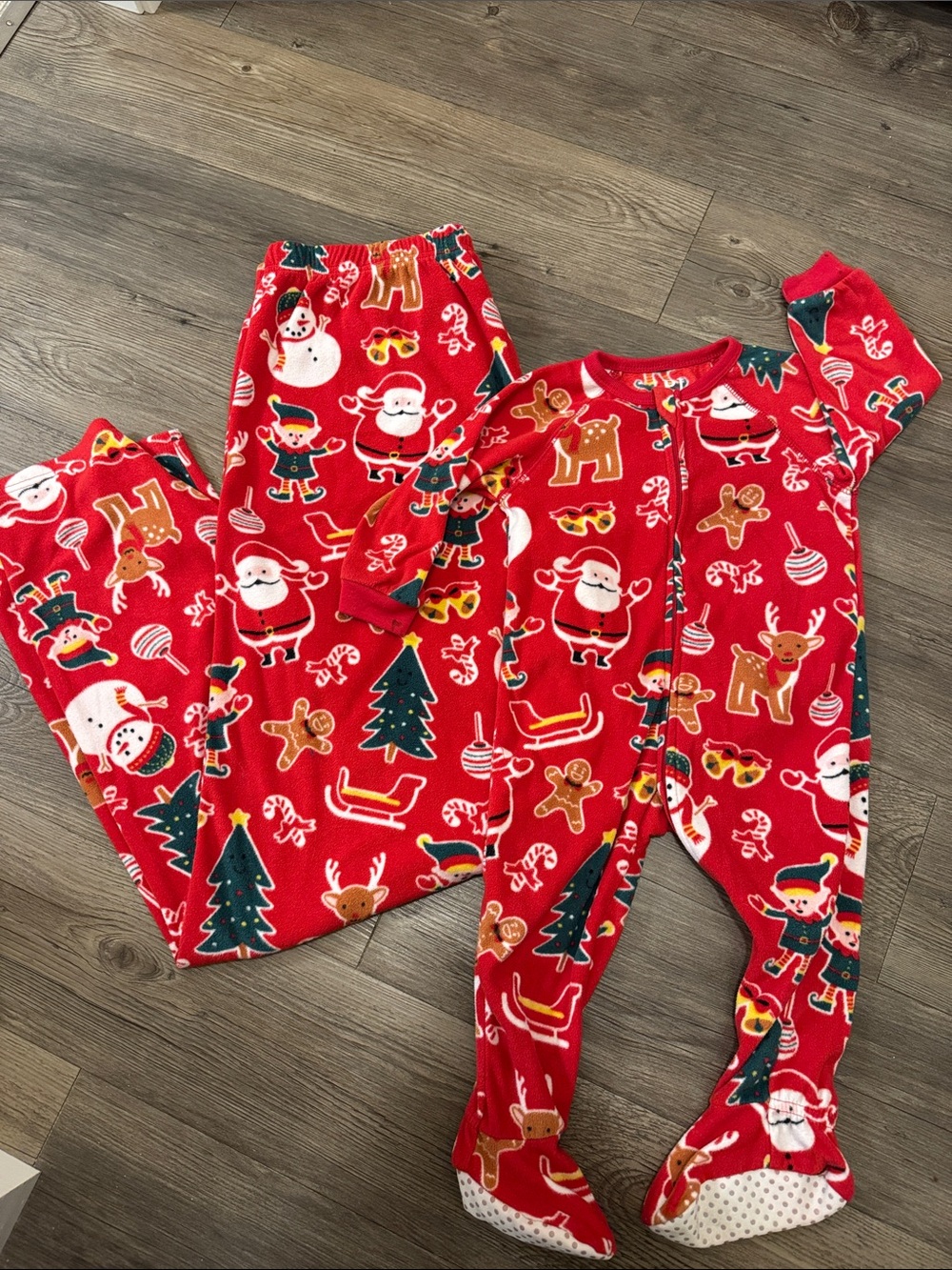 The Children's Place Fleece Matching Pajamas. Unisex M/18-24m. Like New❤️💚